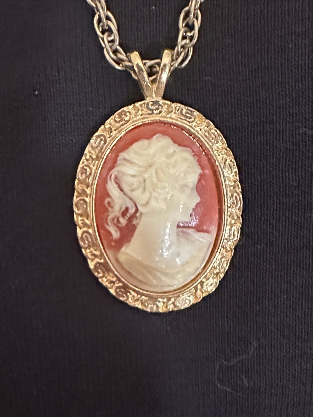 Vintage Gold-Tone Cameo Pendant Necklace with Coral Background‎